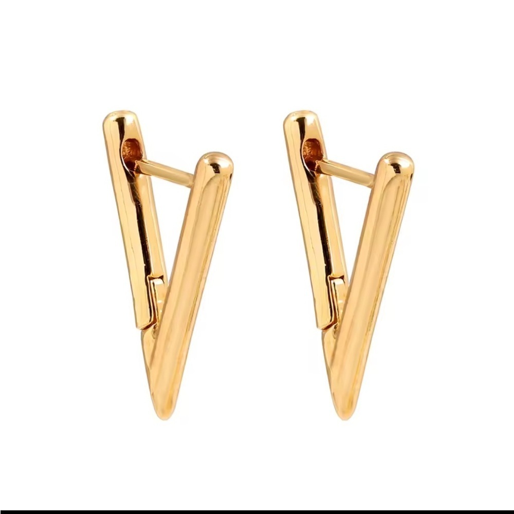 “V” mini Gold Plated SS Huggie Hoop Earrings - NEW - Leverback clicker closure